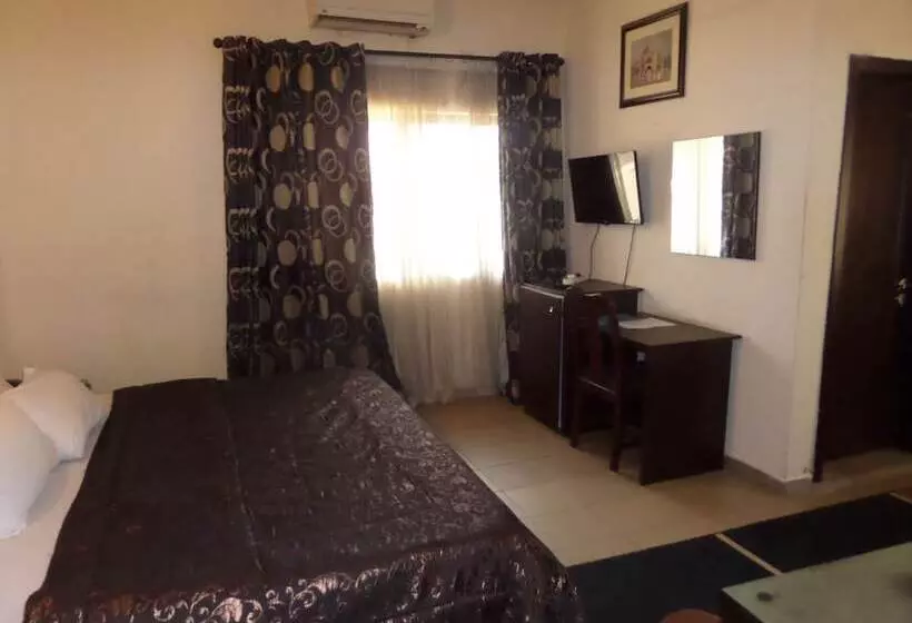 هتل Dreamland Suites