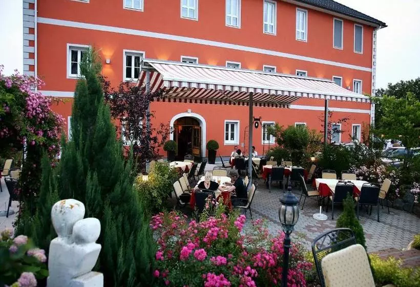 هتل Schlosswirt Ebenthal