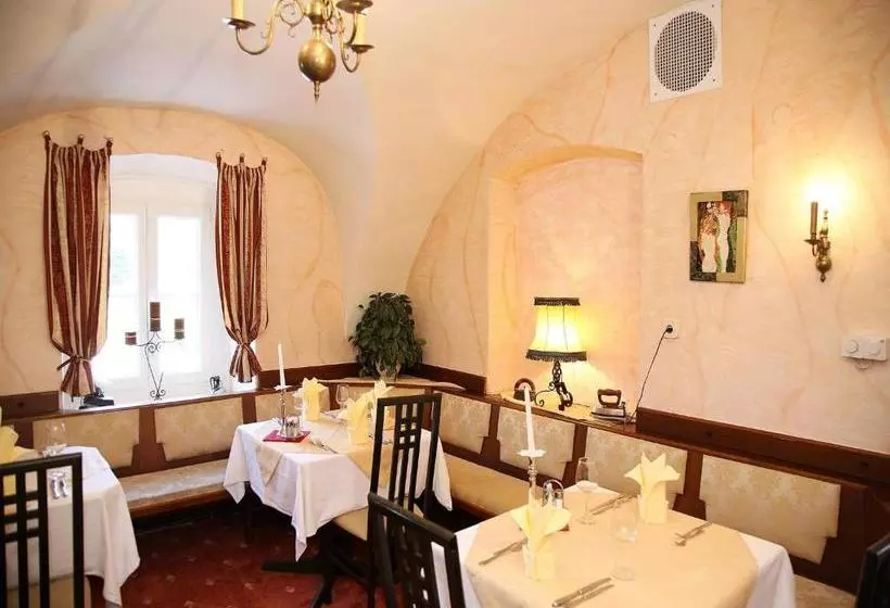 هتل Schlosswirt Ebenthal