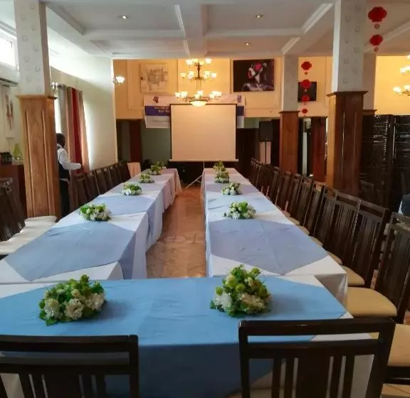 هتل Vivi Palace