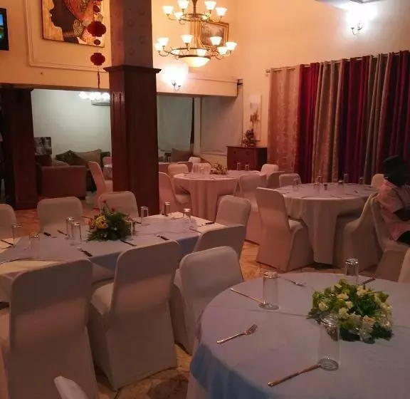 هتل Vivi Palace