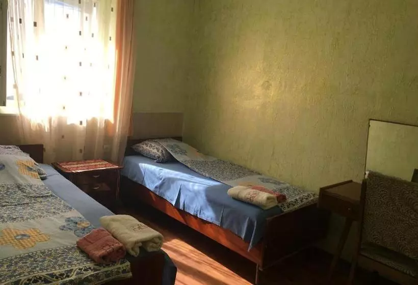 هاستل Guest House Garniresthost
