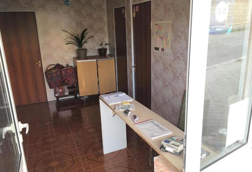 هاستل Guest House Garniresthost