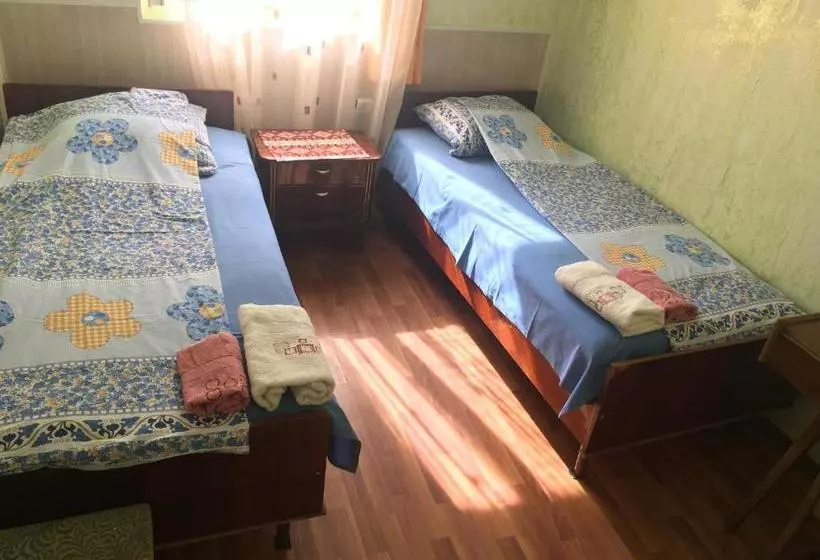 هاستل Guest House Garniresthost