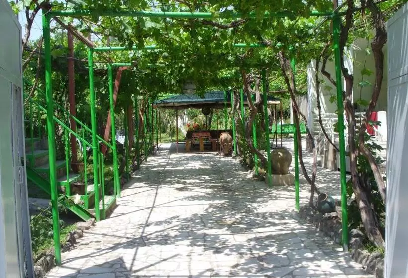 هاستل Guest House Garniresthost