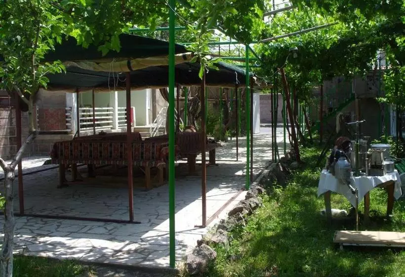 هاستل Guest House Garniresthost