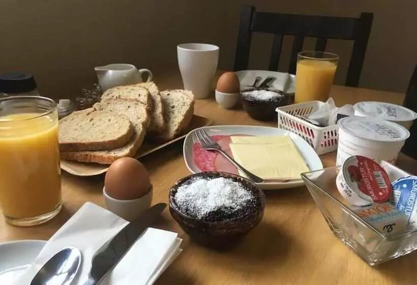 تختخواب و صبحانه Dynjandi Guesthouse