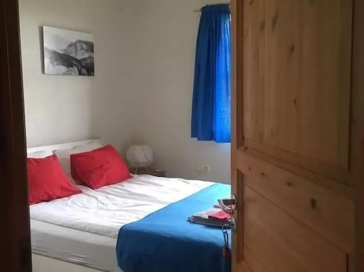 تختخواب و صبحانه Dynjandi Guesthouse
