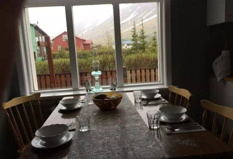 تختخواب و صبحانه Litlabýli Guesthouse