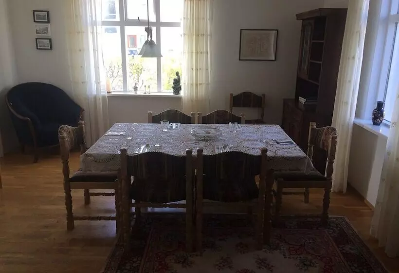 تختخواب و صبحانه Litlabýli Guesthouse