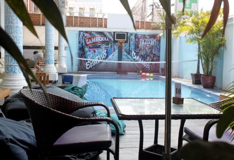 Eighty8 Backpackers  Hostel