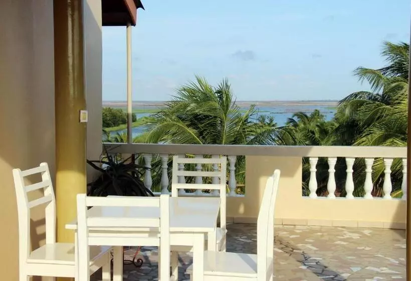 هتل Assouka Eco Village Du Lac Nokoué
