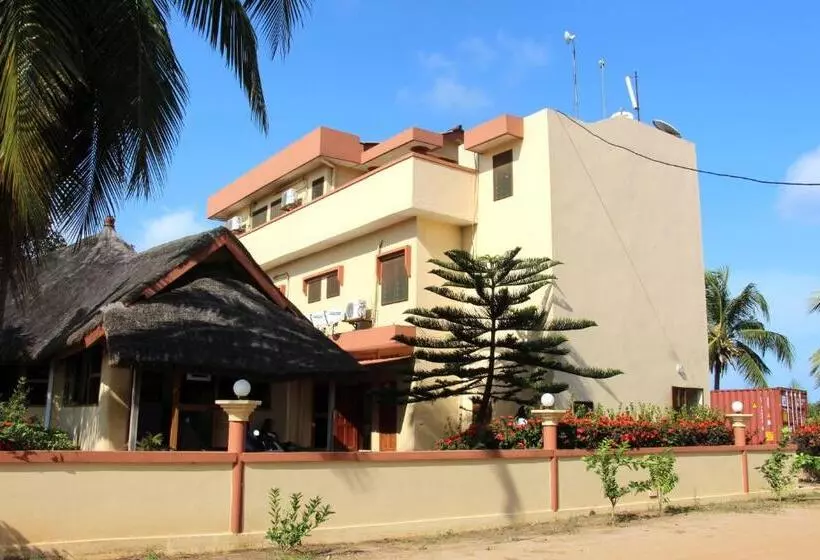 هتل Assouka Eco Village Du Lac Nokoué