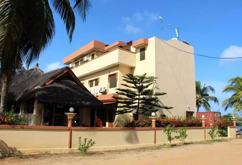 هتل Assouka Eco Village Du Lac Nokoué