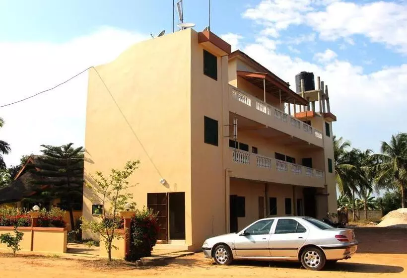 هتل Assouka Eco Village Du Lac Nokoué
