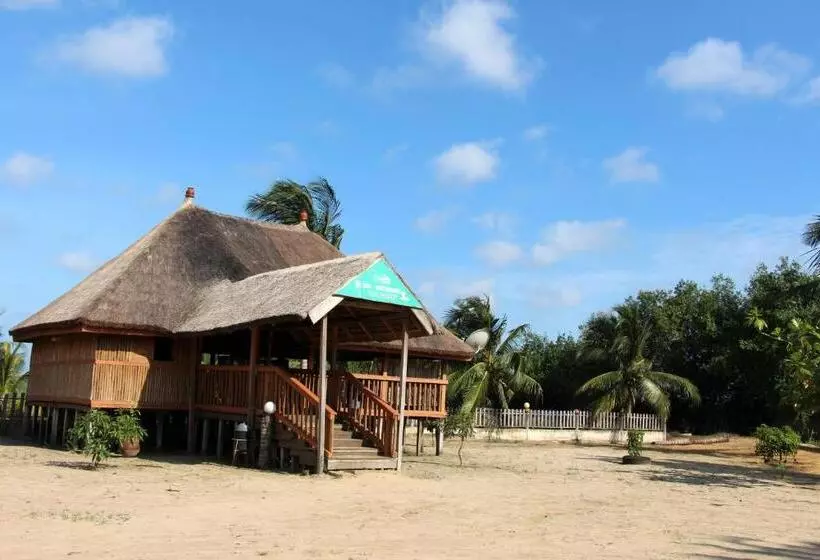 هتل Assouka Eco Village Du Lac Nokoué