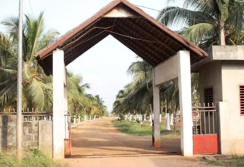 هتل Assouka Eco Village Du Lac Nokoué