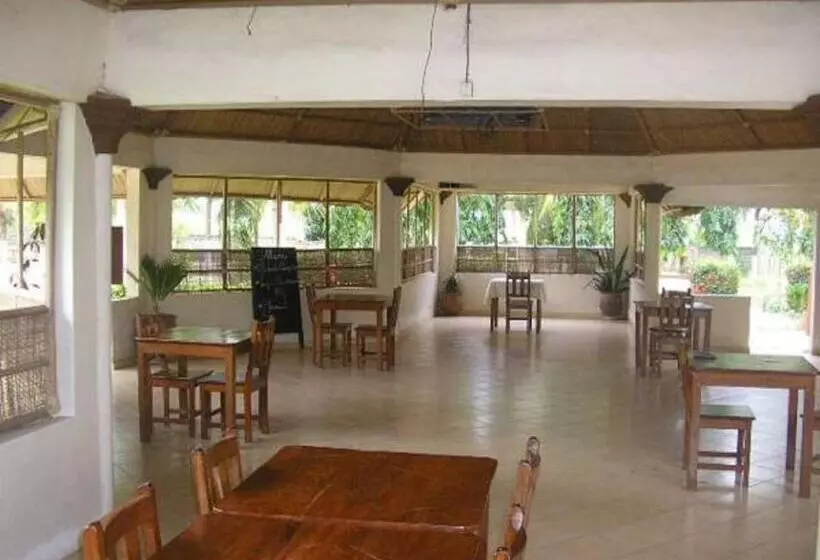 هتل Assouka Eco Village Du Lac Nokoué