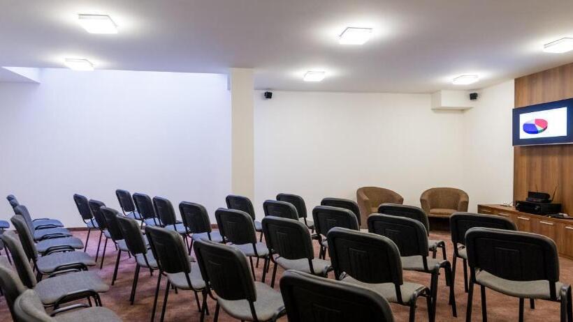 בית מלון כפרי Bh Kristály