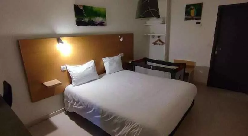 ホテル Hôtel Le 15