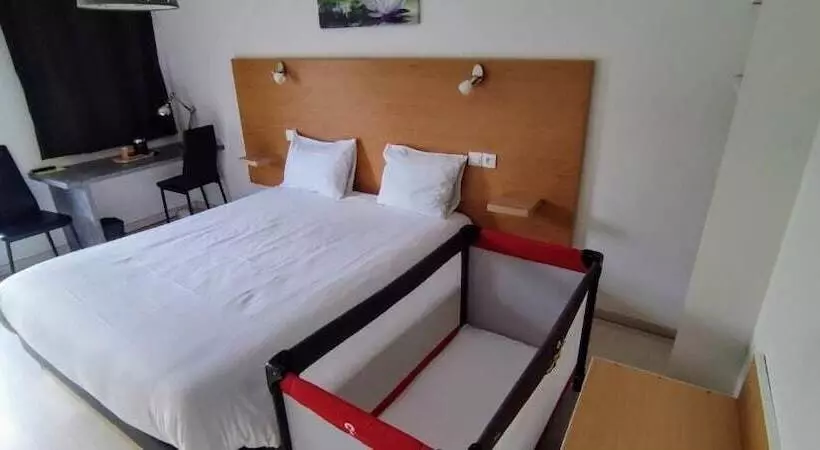 ホテル Hôtel Le 15