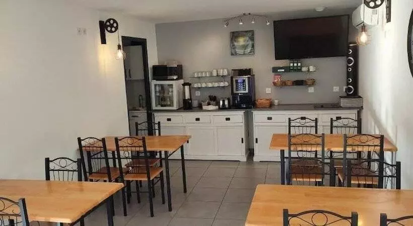 ホテル Hôtel Le 15