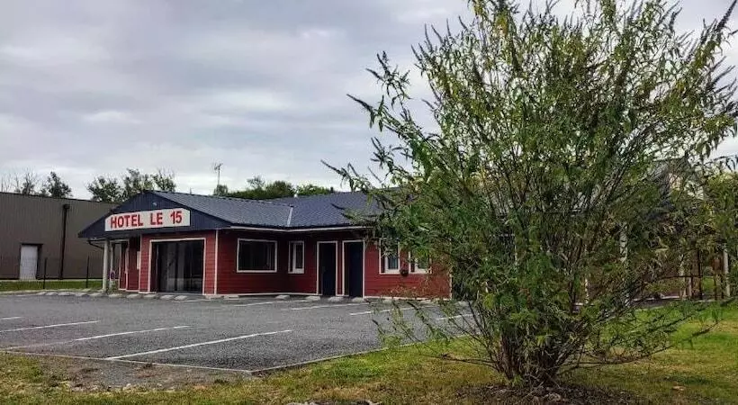 ホテル Hôtel Le 15