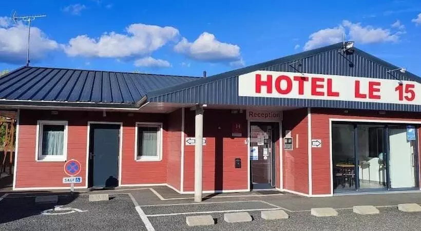 ホテル Hôtel Le 15