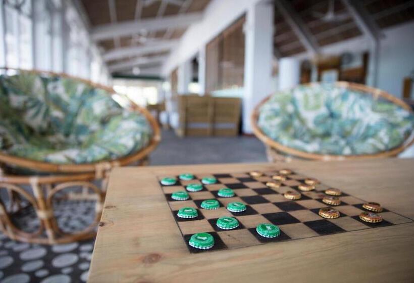 هتل C Rodrigues Mourouk