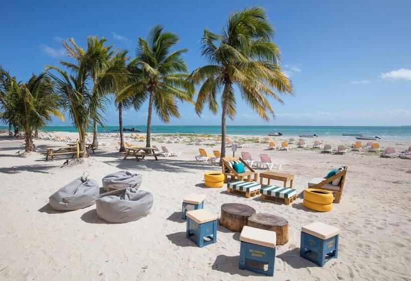 هتل C Rodrigues Mourouk