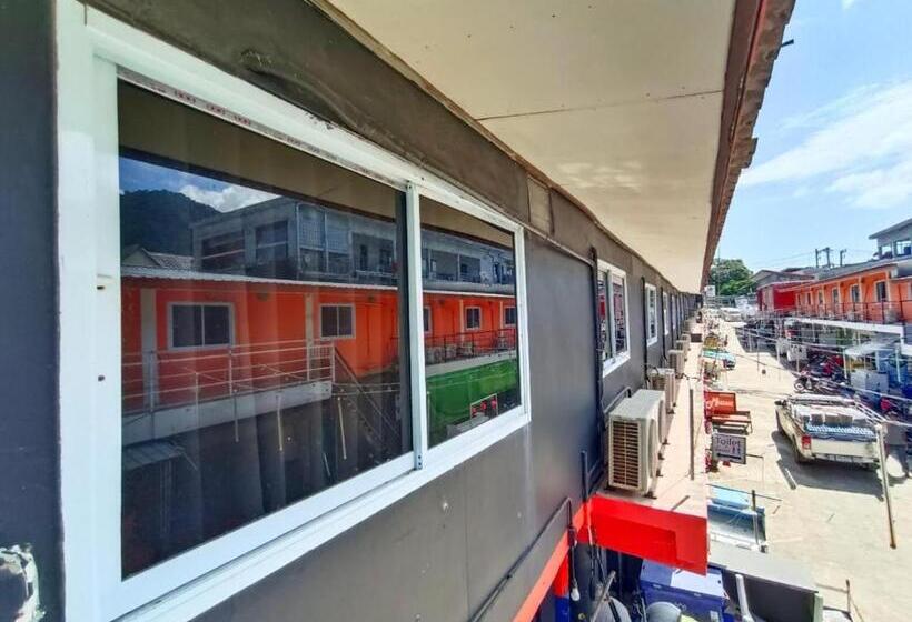 Hotel Full Moon Central Party