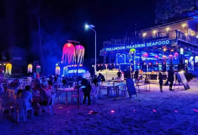 ホテル Full Moon Central Party