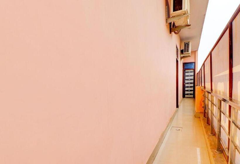 בית מלון כפרי Oyo Star Guest House