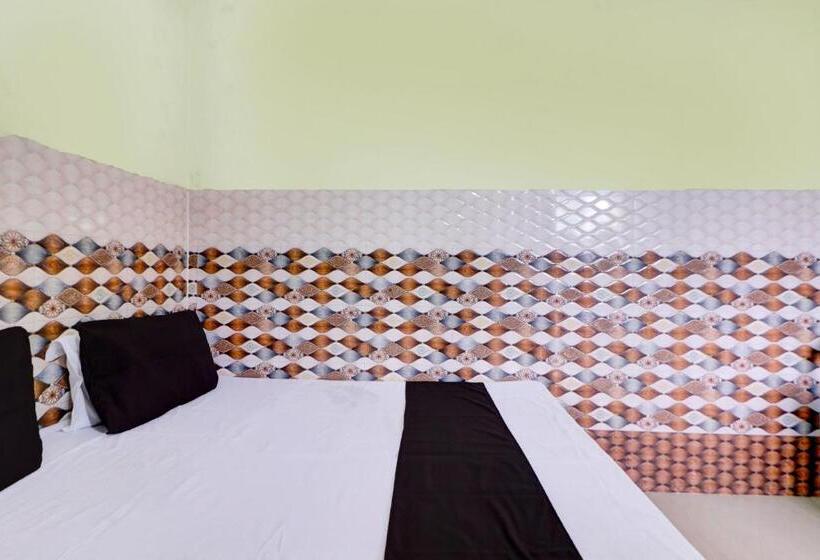 בית מלון כפרי Oyo Star Guest House