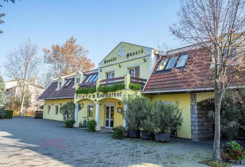 تختخواب و صبحانه Huszár Panzió és étterem