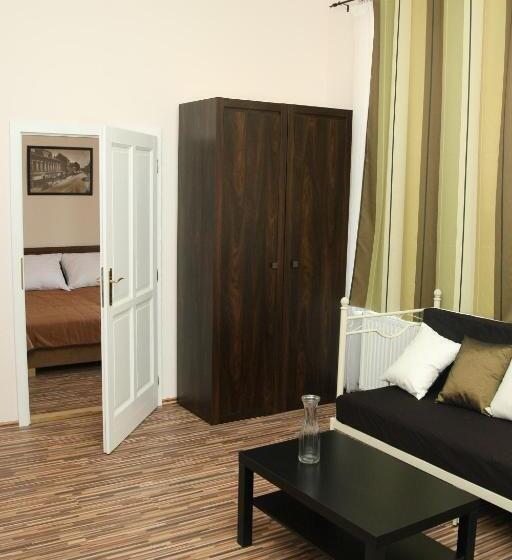 مبيت وإفطار Promenade Panzió