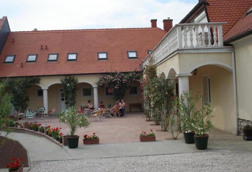 בית מלון כפרי Bakony Panzió