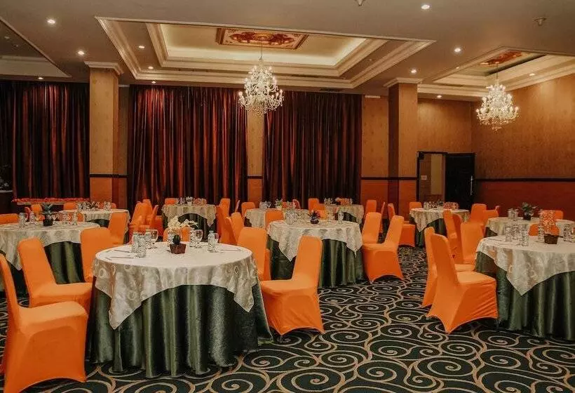 ホテル Grand Q  Gorontalo