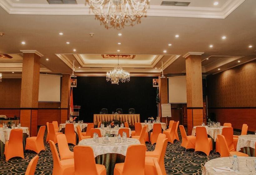 فندق Grand Q  Gorontalo