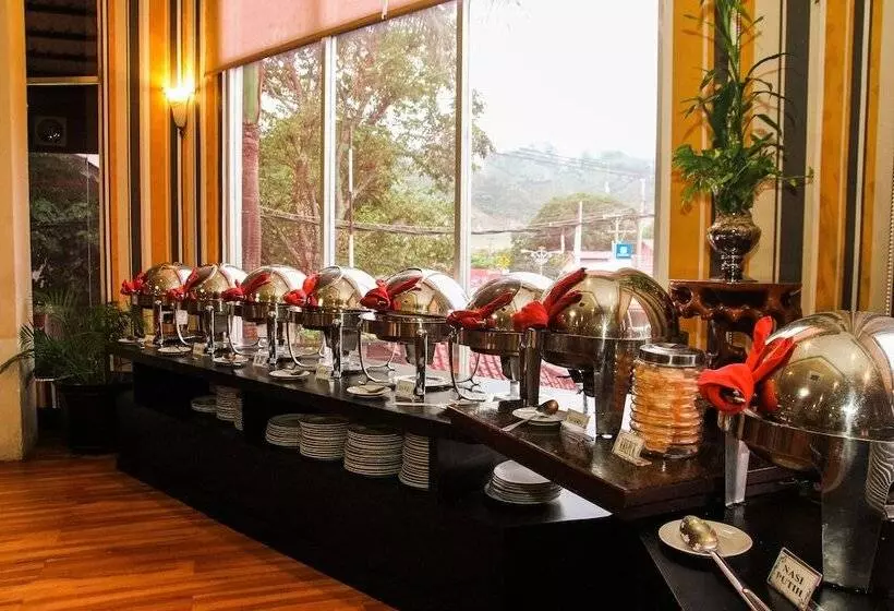 ホテル Grand Q  Gorontalo