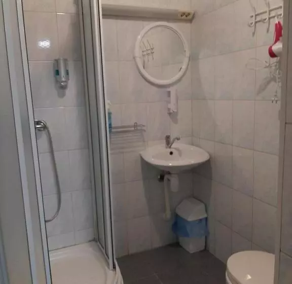 هاستل Rooms Near The Station
