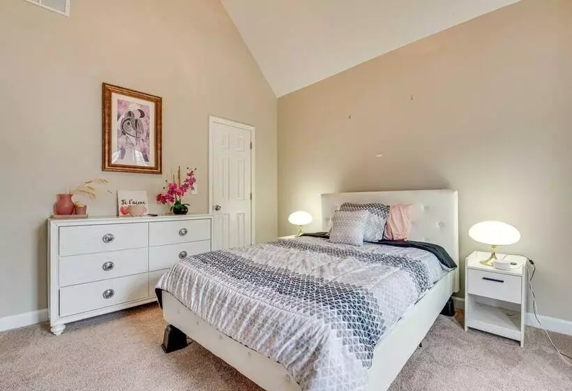 Pet Friendly Atlanta Home: 9 Mi To Downtown!