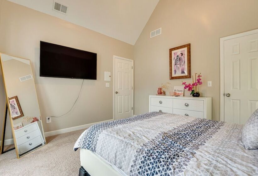 Pet Friendly Atlanta Home: 9 Mi To Downtown!