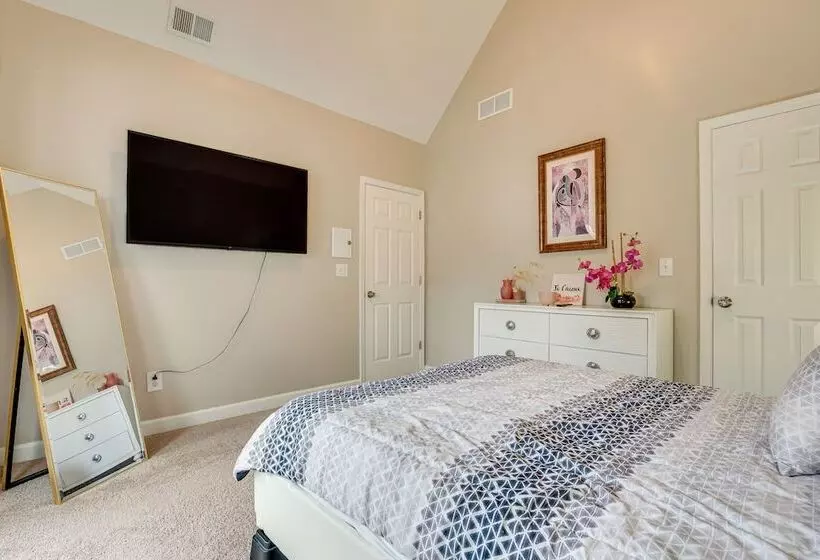 Pet Friendly Atlanta Home: 9 Mi To Downtown!