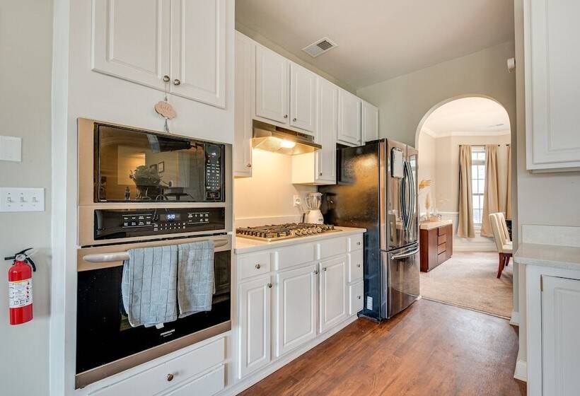 Pet Friendly Atlanta Home: 9 Mi To Downtown!