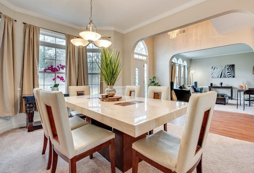 Pet Friendly Atlanta Home: 9 Mi To Downtown!