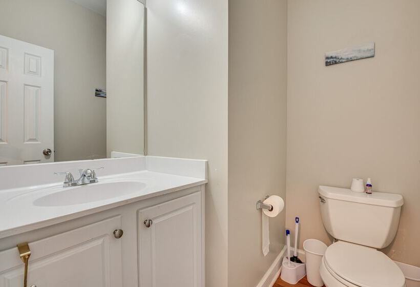 Pet Friendly Atlanta Home: 9 Mi To Downtown!