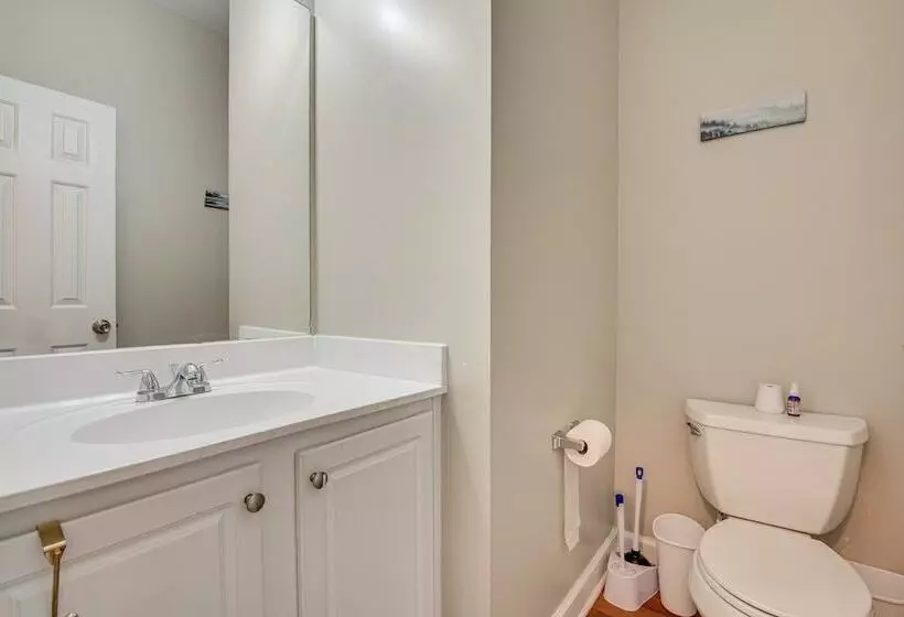Pet Friendly Atlanta Home: 9 Mi To Downtown!