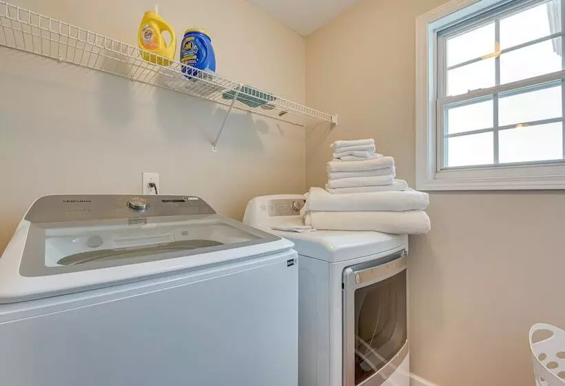 Pet Friendly Atlanta Home: 9 Mi To Downtown!
