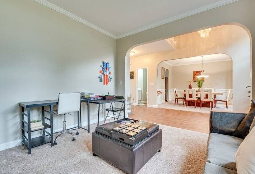 Pet Friendly Atlanta Home: 9 Mi To Downtown!